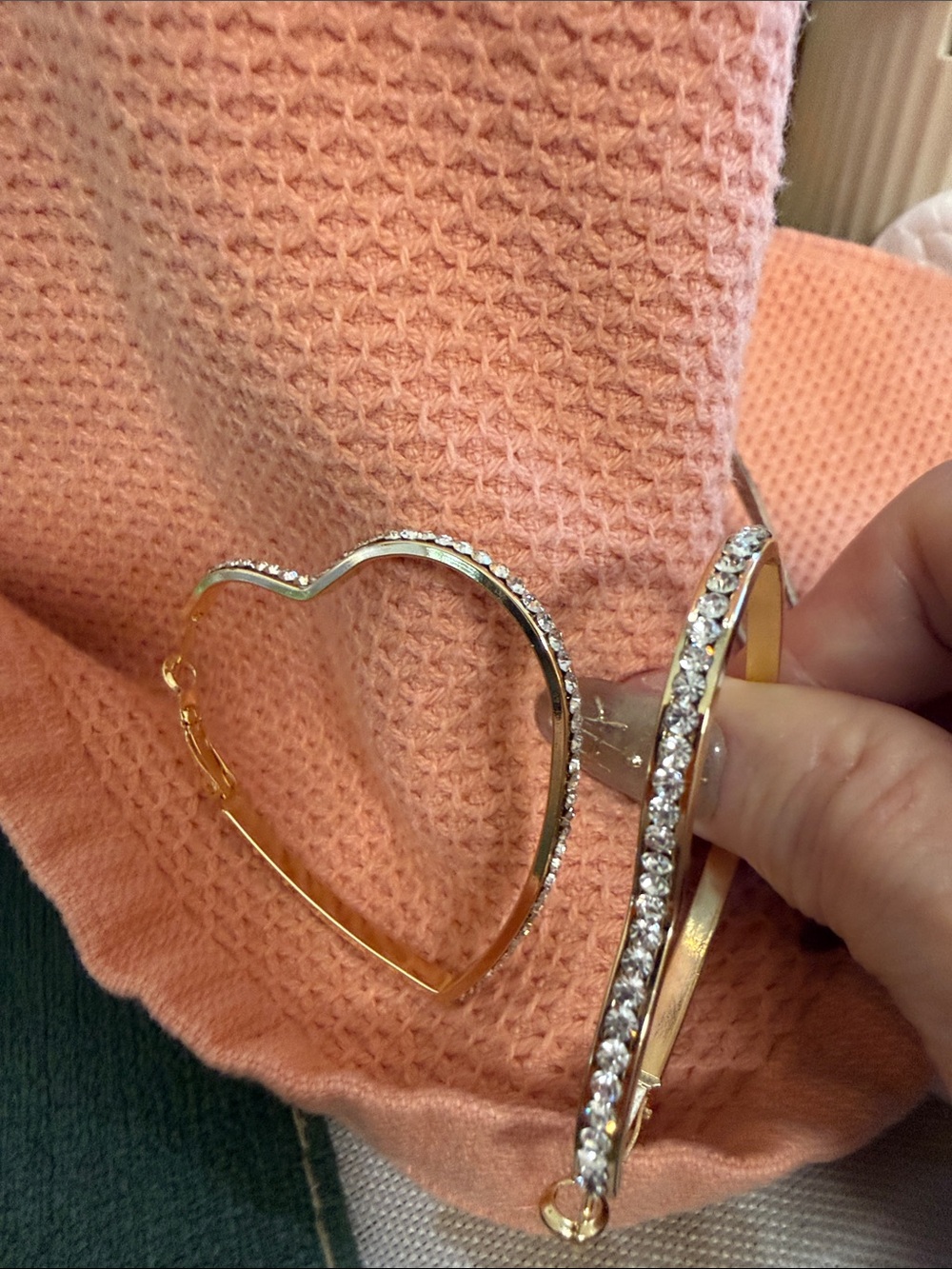Heart-Shaped Two-Tone Hoop Earrings in Gold